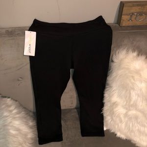 Black cropped leggings from Marika